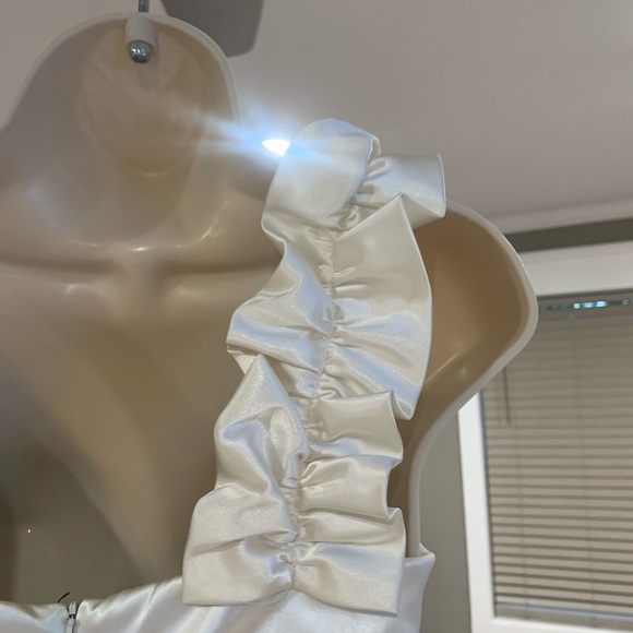 Women's Formal Dress - Picture 5 of 9